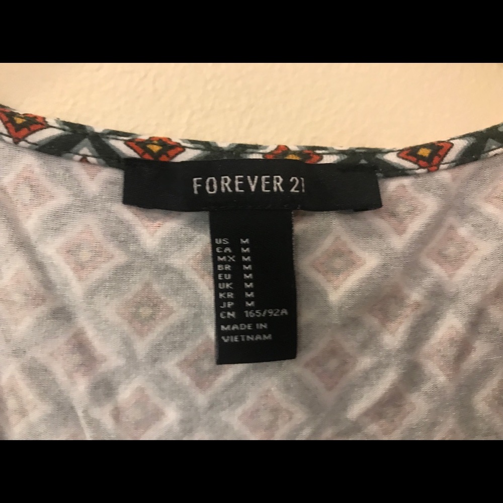Patterned Wrap Crop Top - Picture 5 of 6